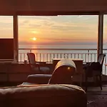 The Sea & View - Parking Optional Апартаменты *