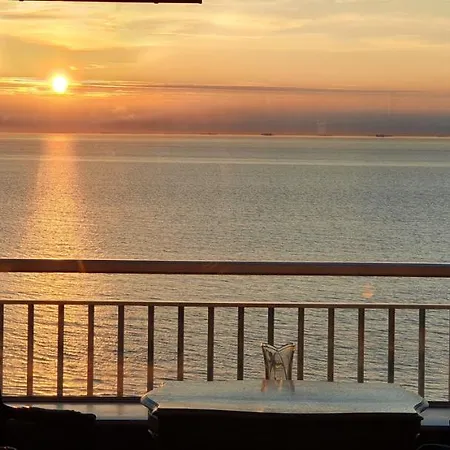 The Sea & View - Parking Optional Apartment *